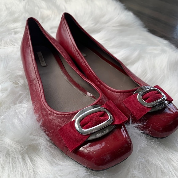 Red Flats with Toe Buckle - Picture 1 of 2